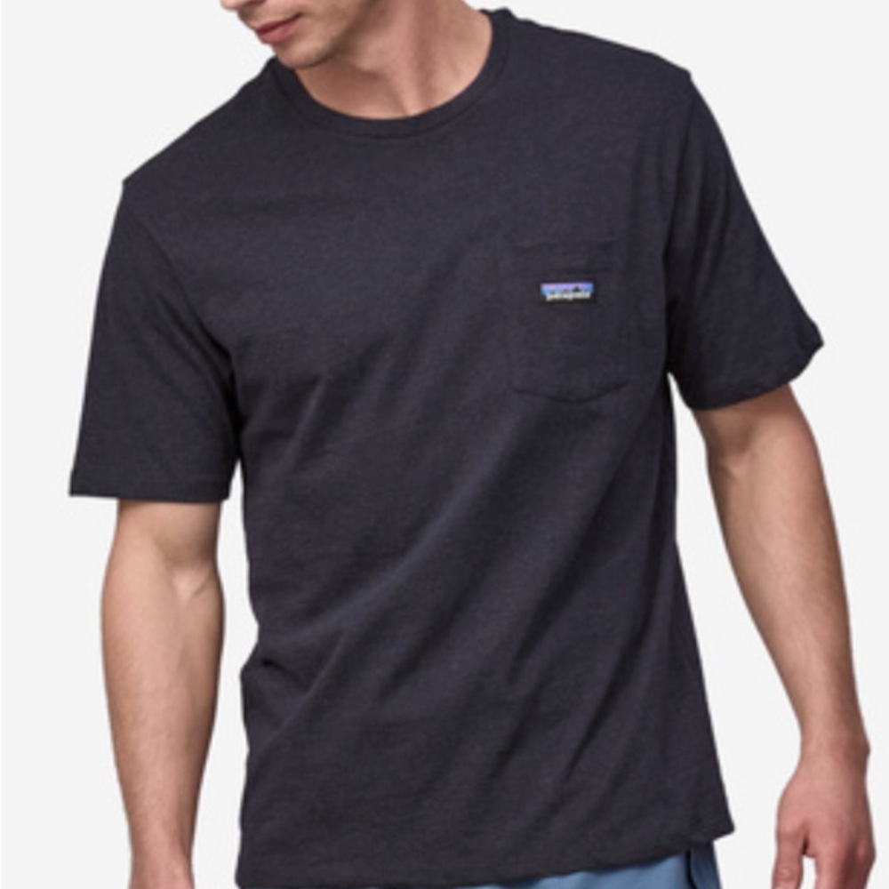 Patagonia M’s P-6 Label Pocket Responsibiliti-Tee. Size: Medium, Color: Black